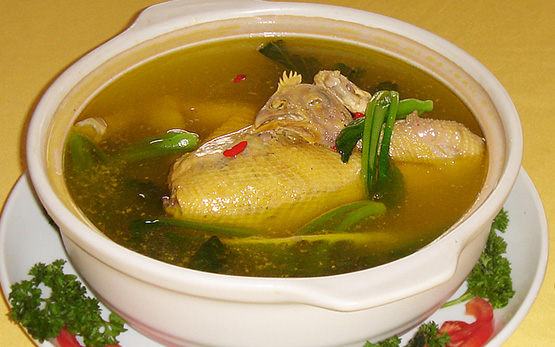 肉汁鲜美“草鸡煲”
